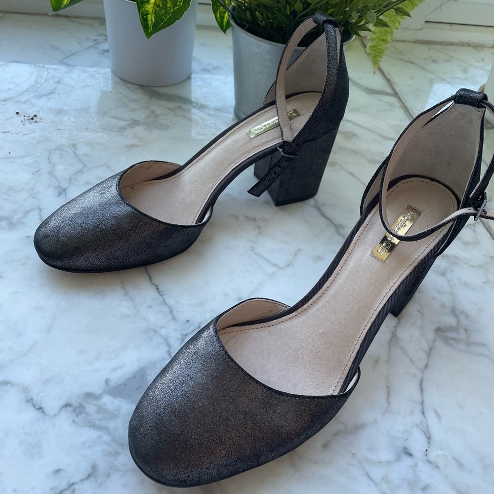 Anthracite suede pumps